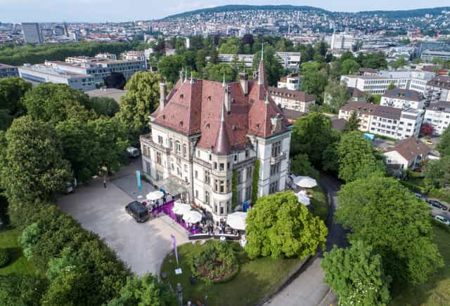 Schloss Sihlberg historic gallery for exclusive corporate receptions and boutique garden events.