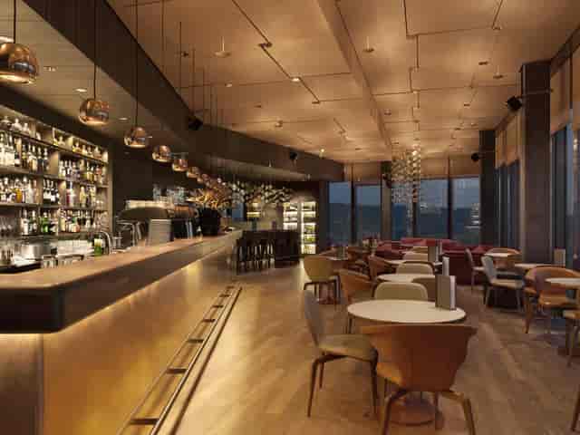 CLOUDS Privé rooftop lounge for upscale corporate cocktail receptions and networking mixers.