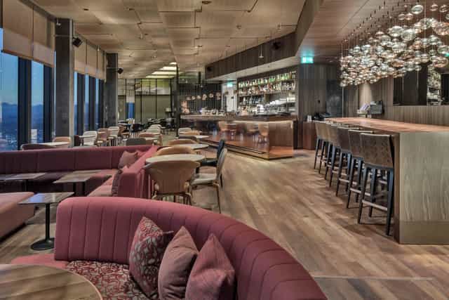 CLOUDS Privé upscale bar with panoramic views, ideal for networking receptions and VIP events.