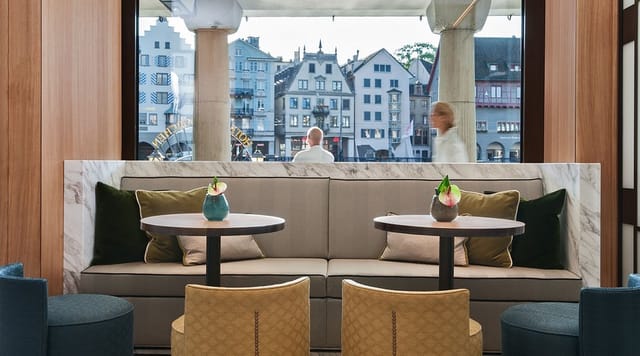 Barchetta Lounge: Luxury breakout room for corporate networking and professional events.