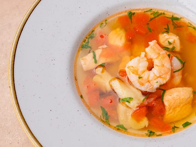 Elegant seafood broth appetizer at Restaurant PRIMAVERA, perfect for sophisticated lunch events.
