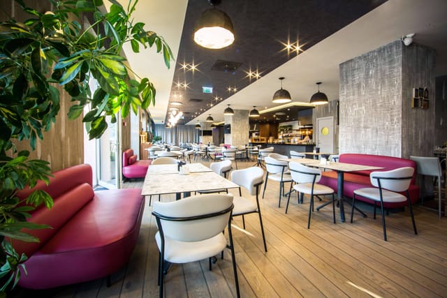 Contemporary restaurant breakout space at Mercure Hotel Riga Centre for business networking events.