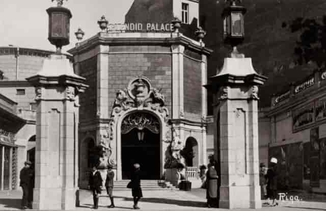 Splendid Palace movie theater entrance for red-carpet gala and VIP corporate events.