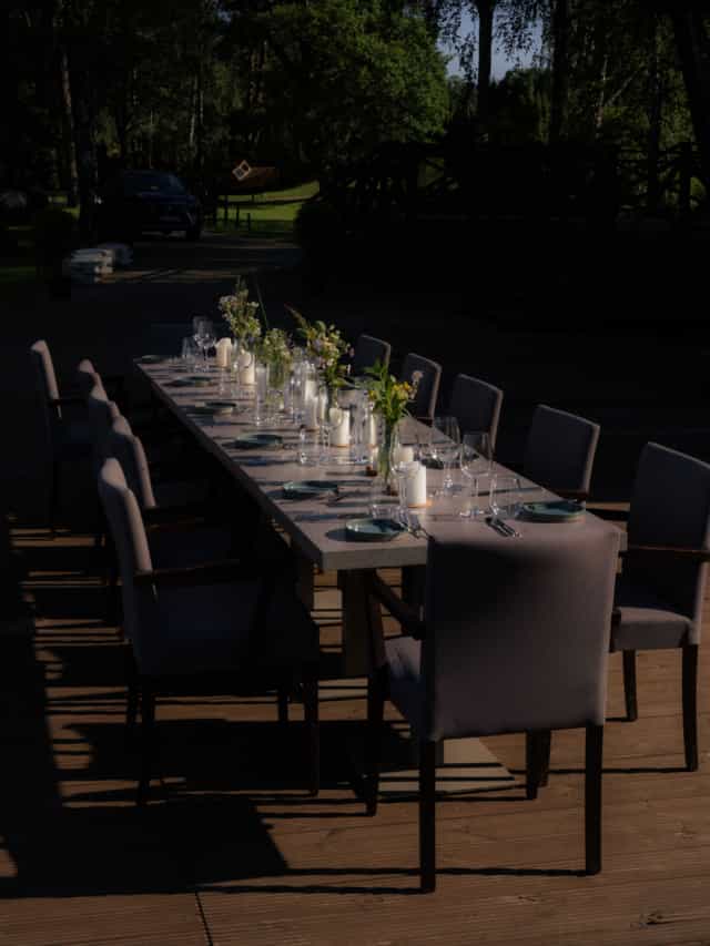 High-end alfresco restaurant dining setup for boutique networking events and corporate dinners.