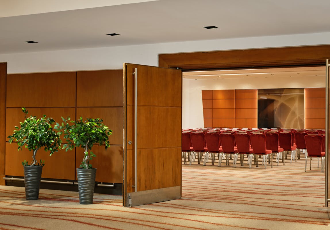 Beatrice Suite at Park Plaza Victoria: modern meeting space with red chairs for conferences.