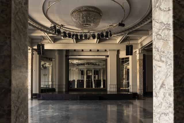 La Sala Columnas