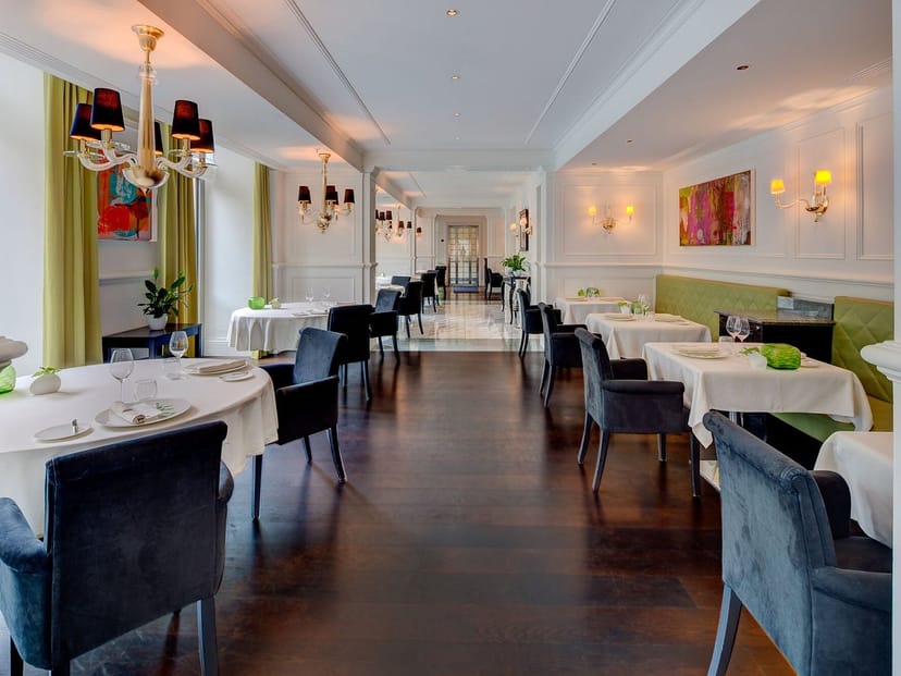 Bar in 1870 boutique restaurant lounge, elegant banquet space for board dinners and networking.