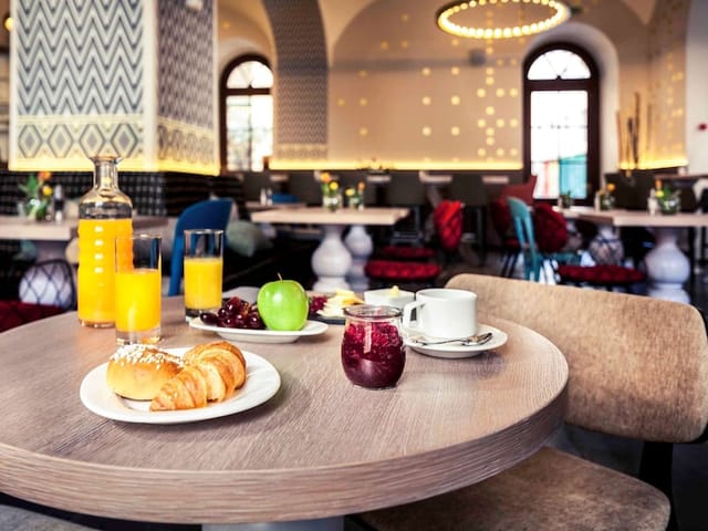 Small-group breakfast suite setup for VIP hospitality at Mercure Boutique Hotel Vienna.