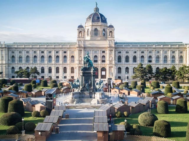 Kunsthistorisches Museum architecture for premium outdoor events and seasonal markets.