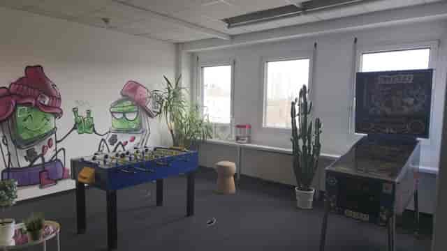 Shared Atelier HOIV breakout space for creative team-building and informal networking events.