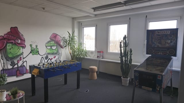 Shared Atelier HOIV breakout space for creative team-building and informal networking events.