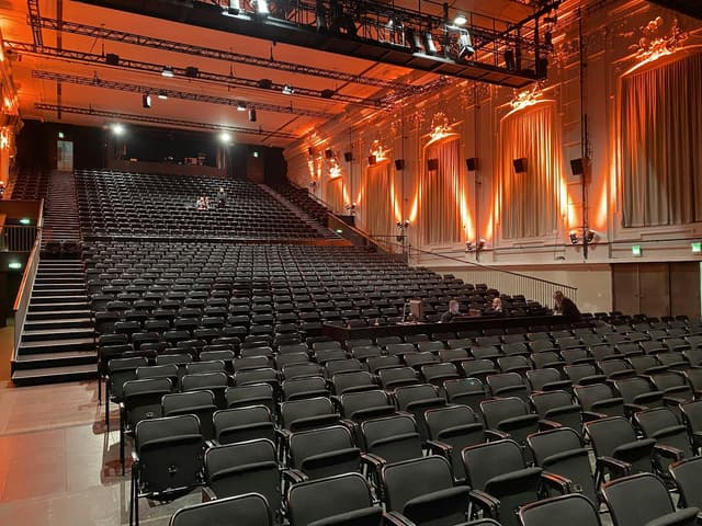 HAll G