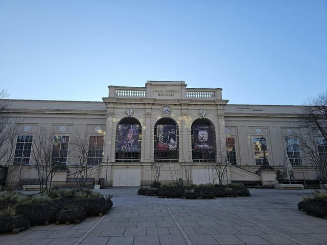 HAll E