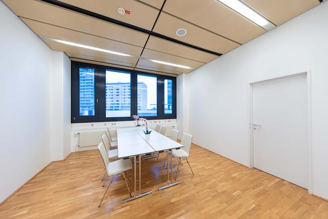 Modern breakout room in D3 Convention Center Main Hall for corporate workshops and strategy sessions.