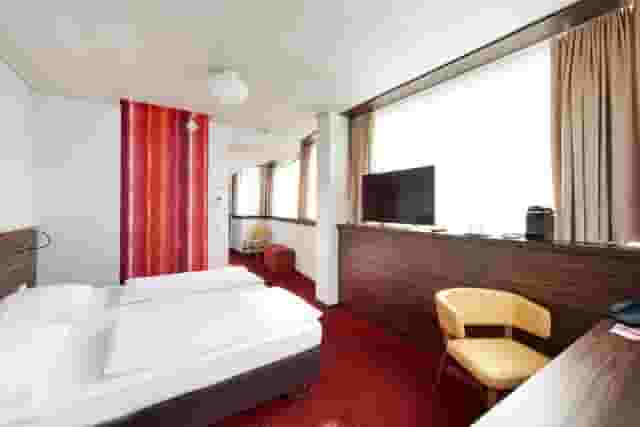 Rooms and Suites