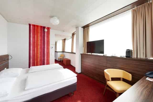 Rooms and Suites