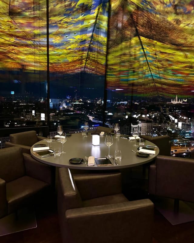 Panoramic Das LOFT rooftop bar at sunset, ideal for exclusive VIP dinners and corporate events.