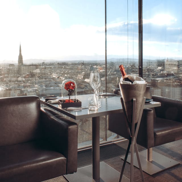 DAS LOFT restaurant with panoramic city views for VIP client dinners and incentive travel events.