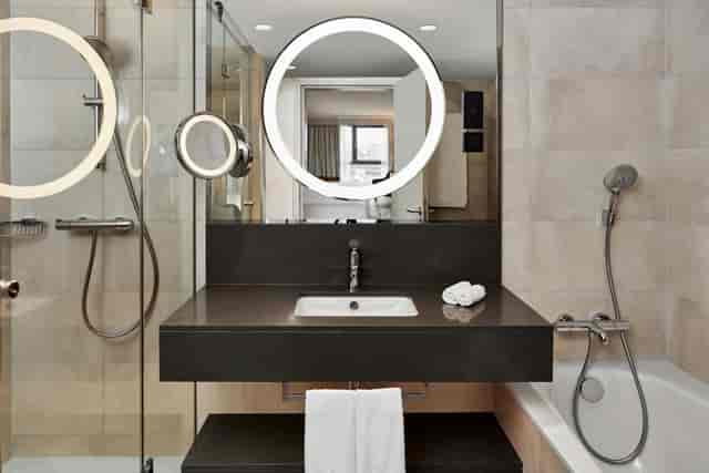 Upscale Hilton Vienna Park hotel bathroom for corporate events and VIP guest amenities.