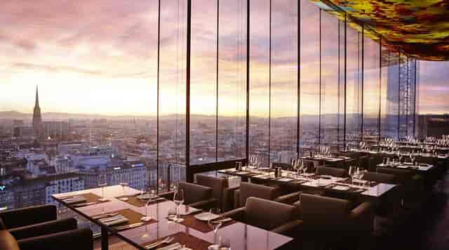 Das Loft SO/ Vienna with panoramic skyline, ideal for corporate receptions and gala dinners.