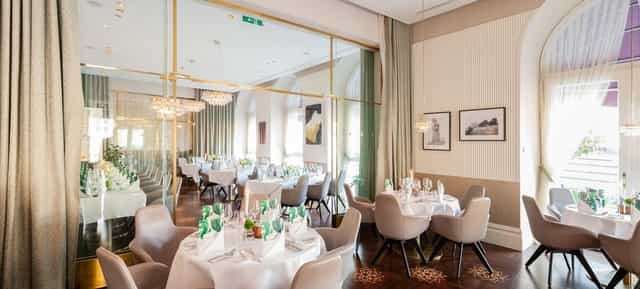 Le Salon at Sans Souci Hotel: mirrored event space for upscale banquets and intimate dining.