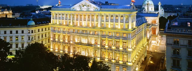 Luxury hotel meeting venue for high-stakes executive retreats and gala events.