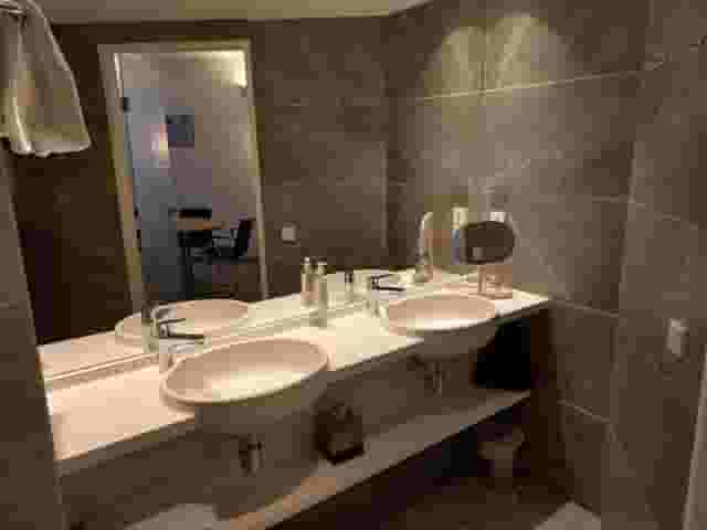 Business Suite 1