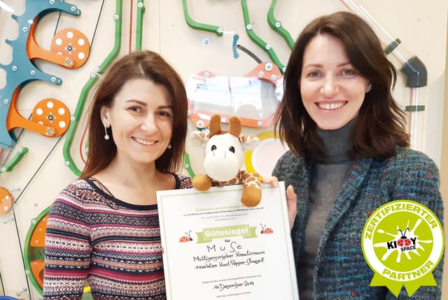 MuSe Multisensorischer Kreativraum: Branded partnership certificate in a family-friendly venue.