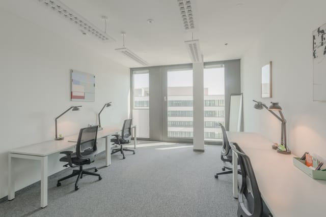 Minimalist breakout meeting room for corporate collaboration and professional coworking.