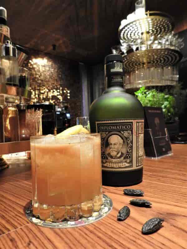 Premium Lvdwig Bar at Hotel Beethoven for sophisticated corporate networking reception.