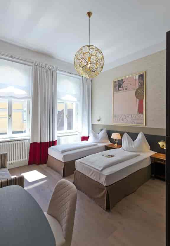 Hotel Beethoven twin room for budget corporate travel and conference accommodation.