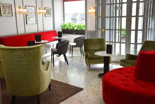Lounge area at Theaterhotel Wien, perfect for networking events and professional meetings.