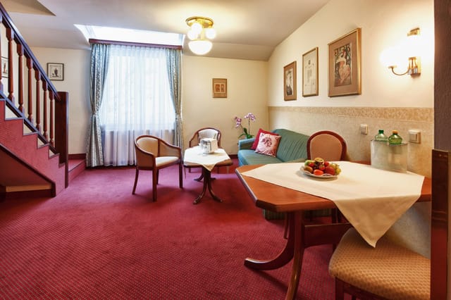 Theaterhotel Wien breakout suite with lounge seating for small business meetings and events.