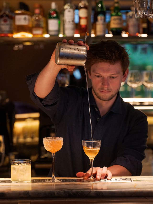 Bar