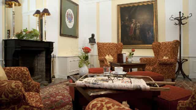 Elegant Hotel Kaiserhof Wien seminar room for VIP breakout sessions and corporate meetings.