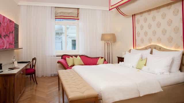 Classic Hotel Kaiserhof Wien seminar room for VIP event and luxury business incentive travel.