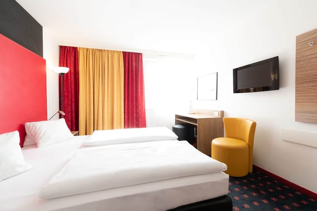Senator Hotel twin guest room for budget business travel and conference accommodation.