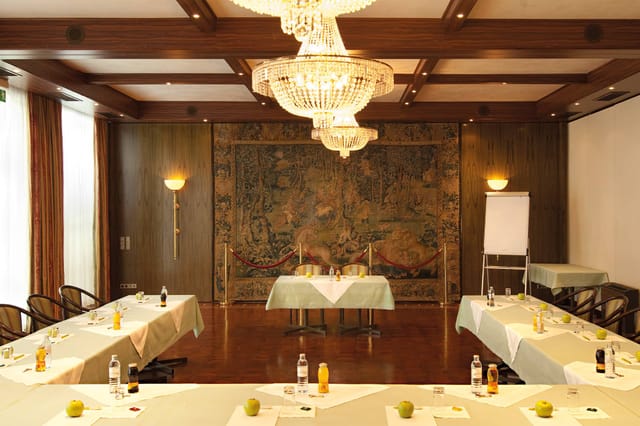 U-shaped conference room in Living Hotel Kaiser Franz Joseph for executive briefings and workshops.