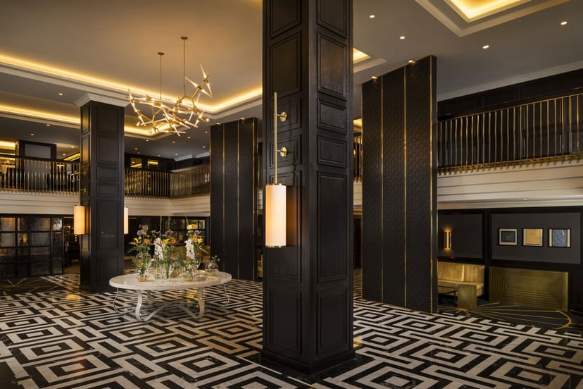 Art Deco hotel lobby bar at Hilton Vienna Plaza for corporate event registration and receptions.