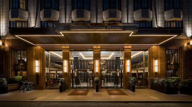 Art Deco business center at Hilton Vienna Plaza for executive board meetings and corporate events.