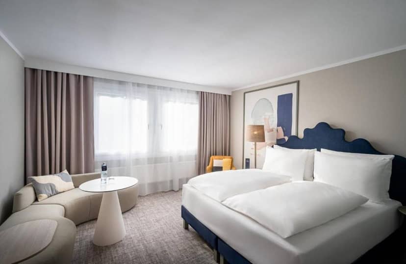 voco Vienna Prater hotel lounge with ergonomic bleisure workspace for business events and meetings.