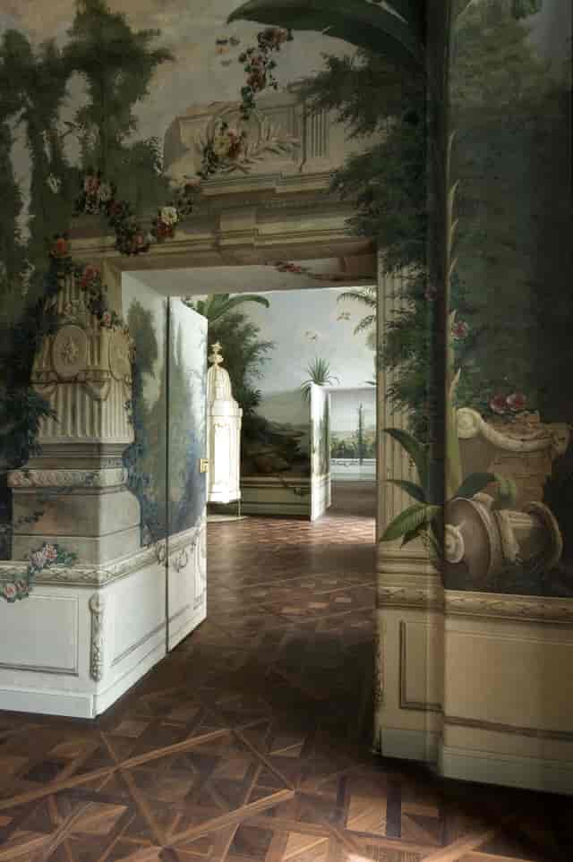 Schloss Schönbrunn State Apartments: historic gala venue with immersive décor for VIP events.
