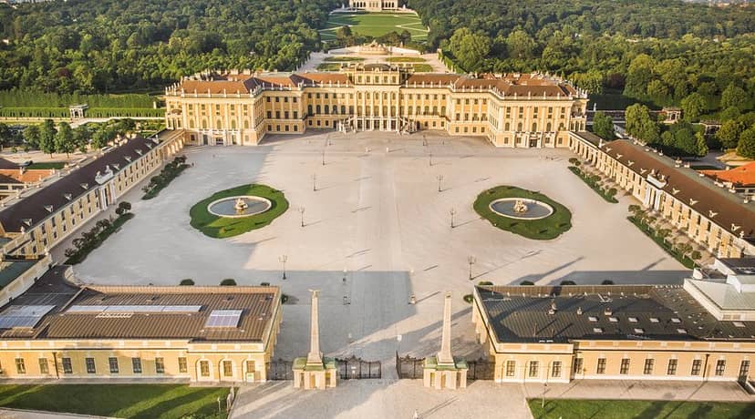 Schönbrunn State Apartments courtyard: iconic outdoor venue for corporate galas and brand events.