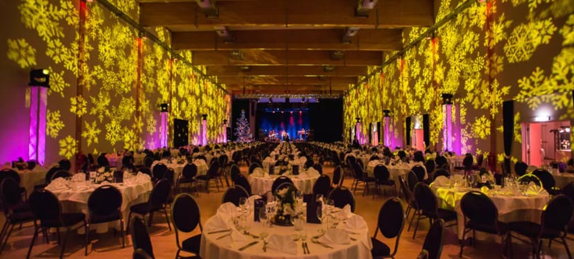Holiday gala ballroom at Palladion XXI with immersive wall-wash lighting and event decor.