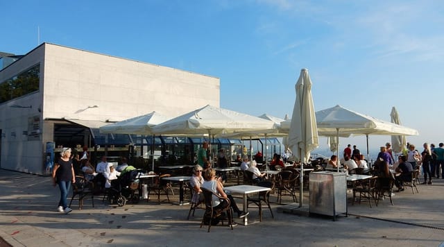 Outdoor terrace bar in Kahlenberg, Vienna for corporate reception or networking event.