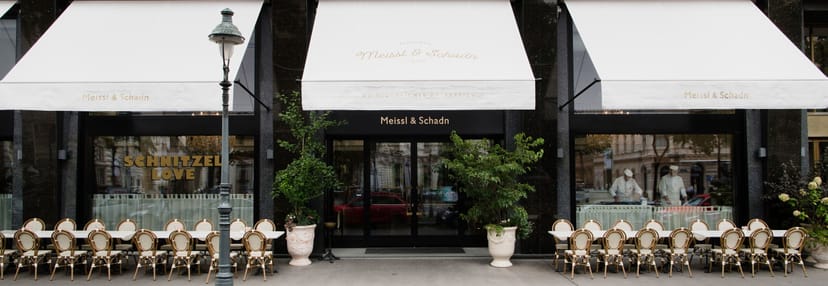 Meissl & Schadn terrace: elegant Parisian-style venue for corporate receptions and al fresco dining.