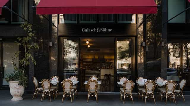 Gulasch & Söhne at Grand Ferdinand: elegant street-side venue for corporate networking events.