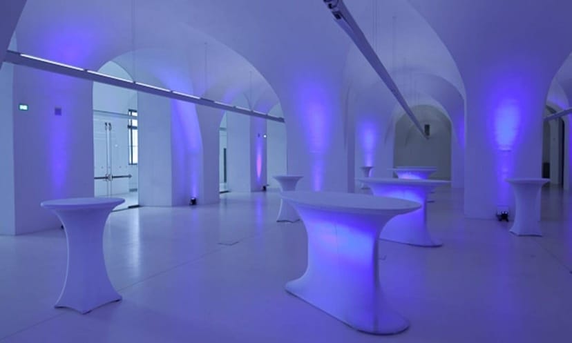 Säulenhalle networking reception with architectural uplighting for corporate and gala events.
