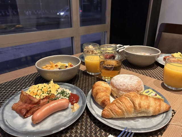 Breakfast buffet in Meeting Room 5 for business conferences and corporate events.
