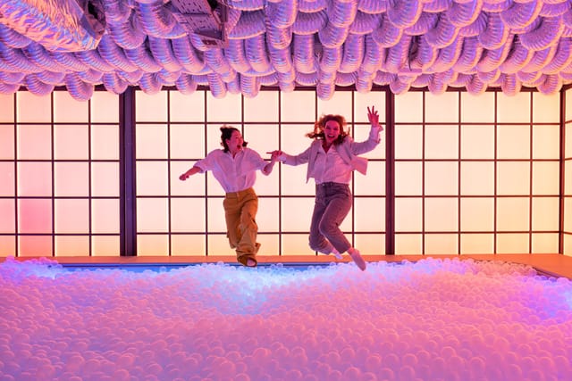 Interactive ball pit in IKONO Vienna event space, featuring dynamic LED lighting for social events.